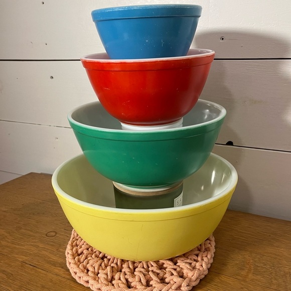 4 VINTAGE PYREX – PRIMARY COLORS MIXING BOWLS – - Picture 1 of 16